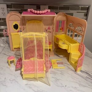 Vintage Mattel Barbie Bed & Bath Carry play set house folds up 1998